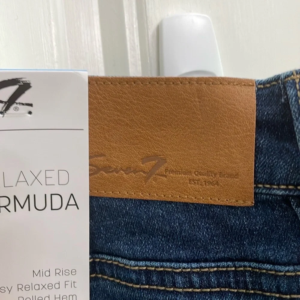 💙SEVEN 7 relaxed mid rise Bermuda Jean shorts.  10 - Picture 5 of 8